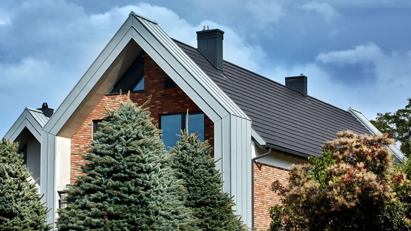 Murowane detale dachu: jak zabezpieczyć newralgiczne punkty konstrukcji? Murowane detale dachu: jak zabezpieczyć newralgiczne punkty konstrukcji?