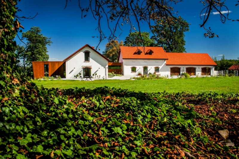 Folwark w Chorowicach po przebudowie, projekt: Jan Karpiel Bułecka, Marcin Steindel Folwark w Chorowicach po przebudowie, projekt: Jan Karpiel Bułecka, Marcin Steindel