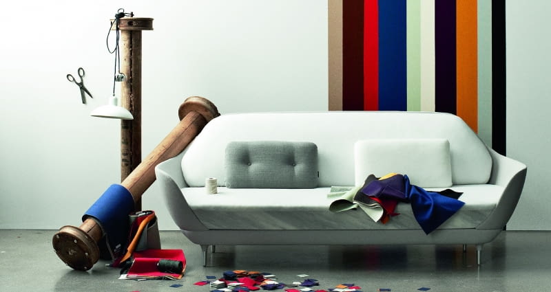Sofa Favn odwołuje się do skandynawskiego dziedzictwa marki, ma jednak pewną nutę hiszpańskiego temperamentu. Proj. J. Hayon Sofa Favn odwołuje się do skandynawskiego dziedzictwa marki, ma jednak pewną nutę hiszpańskiego temperamentu. Proj. J. Hayon