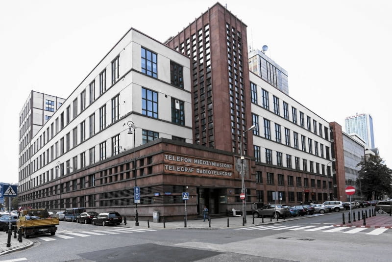 Na terenie, który chce sprzedać Orange, stoi m.in. gmach Poczty i Telegrafu z 1931 r. 07.10.2016 Warszawa .' Telefon Miedzymiastowy ' ' Telegraf - radiotelegraf ' dawna ' siedziba telefonow ' - budynek przy ulicy Nowogrodzkiej 45 . Fot. Adam Stepien / Agencja Gazeta SLOWA KLUCZOWE: nowogrodzka 45 budynek centrum /FR/ ZDJĘCIE DO WKŁADKI: DLOWA Strony Lokalne Warszawa