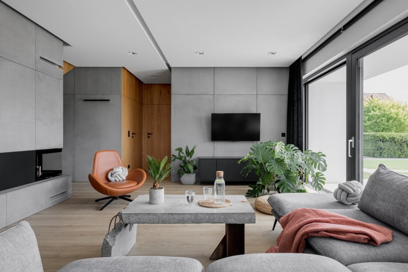 Proces doboru barw zaczyna się od zrozumienia funkcji pomieszczenia, jakości światła oraz określenia efektu, jaki chcemy osiągnąć.