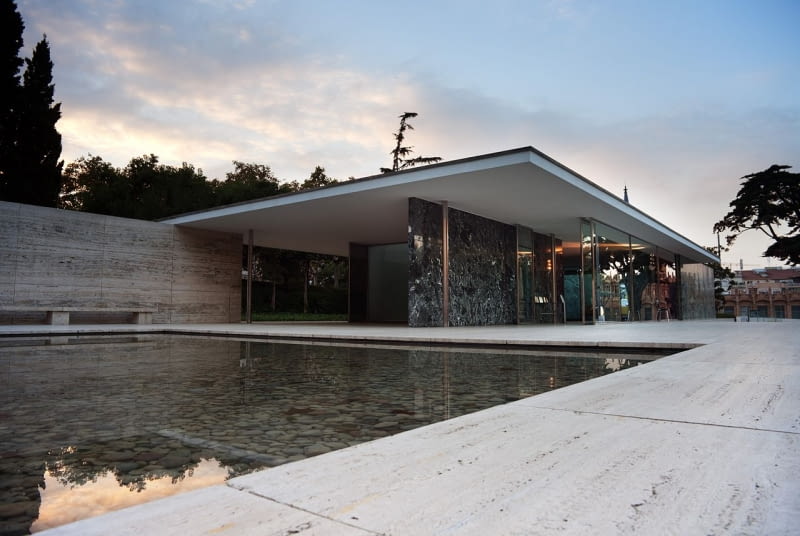 Pawilon w Barcelonie. Proj. Mies van der Rohe Pawilon w Barcelonie. Proj. Mies van der Rohe