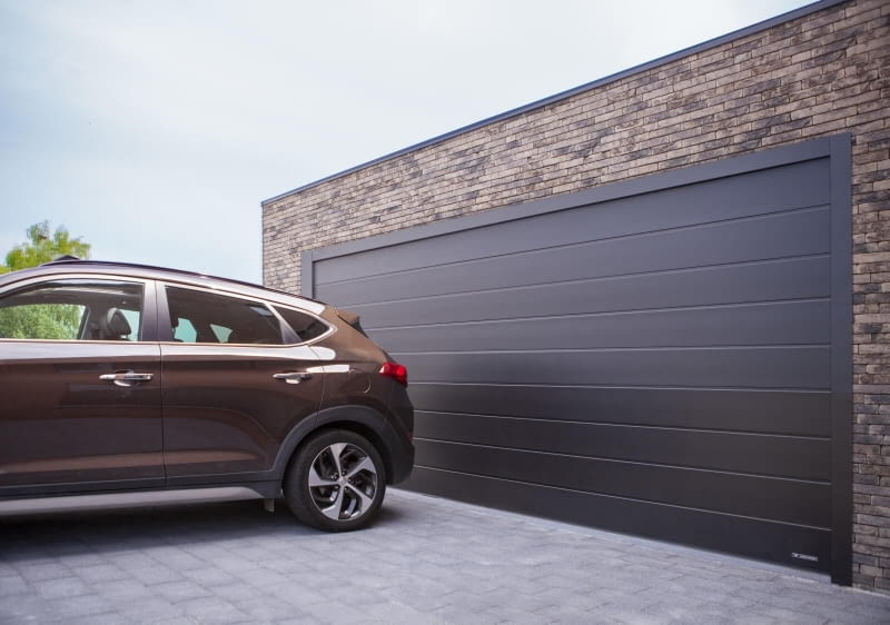 Bezpieczne, nowoczesne i trwałe bramy garażowe - co wybrać? Bezpieczne, nowoczesne i trwałe bramy garażowe - co wybrać?