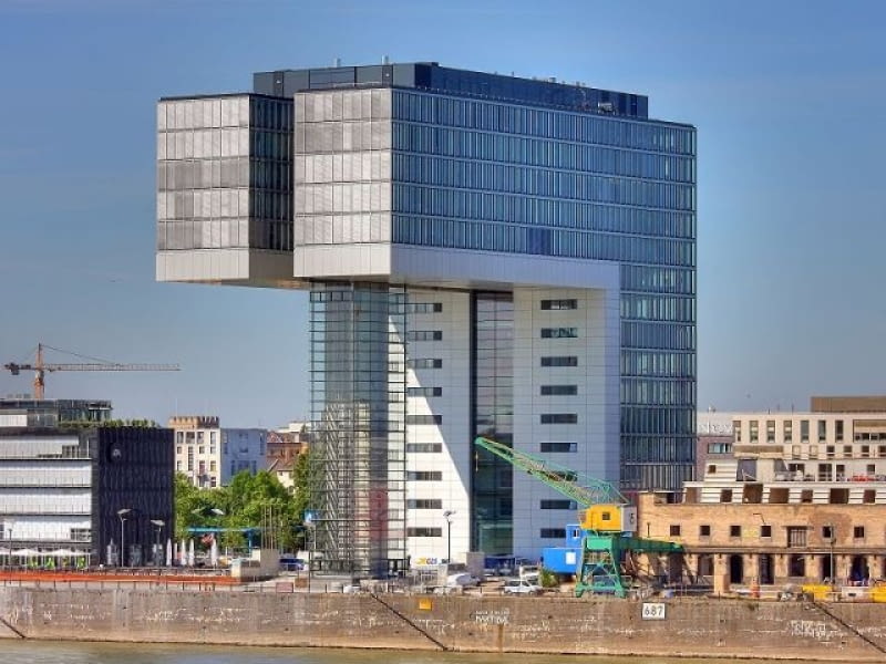 Kranhaus w Kolonii, czyli zespół biurowy, który wygląda jak zrealizowana idea Wygładzaczy Chmur El Lissitzky`ego niemcy, wieżowiec, biurowiec, budynek, realizacja
