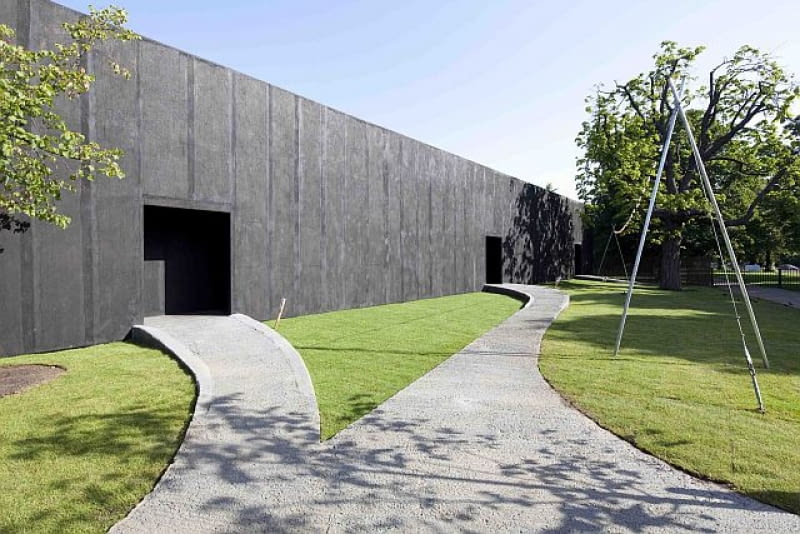Letni Pawilon w ogrodach Kensington. Serpentine Gallery, proj Peter Zumthor Letni Pawilon w ogrodach Kensington. Serpentine Gallery, proj Peter Zumthor