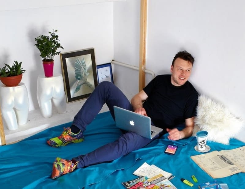 Rafał Dominik w pracowni. Rafał Dominik w pracowni.