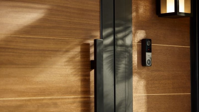 Hue Secure rozszerza ofertę o Inteligentny dzwonek wideo, kamery 2K i funkcję MotionAware™, zapewniającą lepsze monitorowanie domu. Hue Secure rozszerza ofertę o Inteligentny dzwonek wideo, kamery 2K i funkcję MotionAware™, zapewniającą lepsze monitorowanie domu.