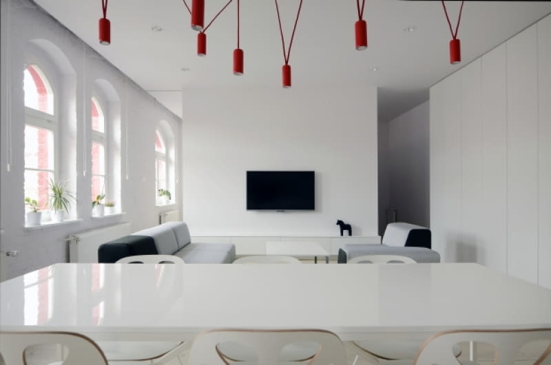 Minimalistyczne mieszkanie w Nikiszowcu w Katowicach. Projekt: MUS ARCHITECTS. nowoczesne mieszkanie, minimalistyczne mieszkanie, białe mieszkanie, nowoczesne mieszkanie, mieszkanie w bieli
