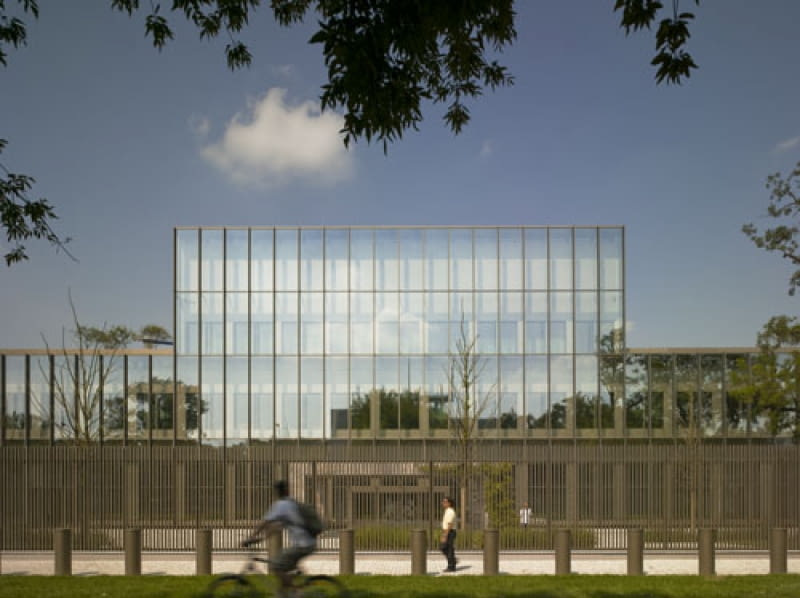 Ambasada Wielkiej Brytanii w Warszawie projektu Tony Fretton Architects Ambasada Wielkiej Brytanii w Warszawie projektu Tony Fretton Architects