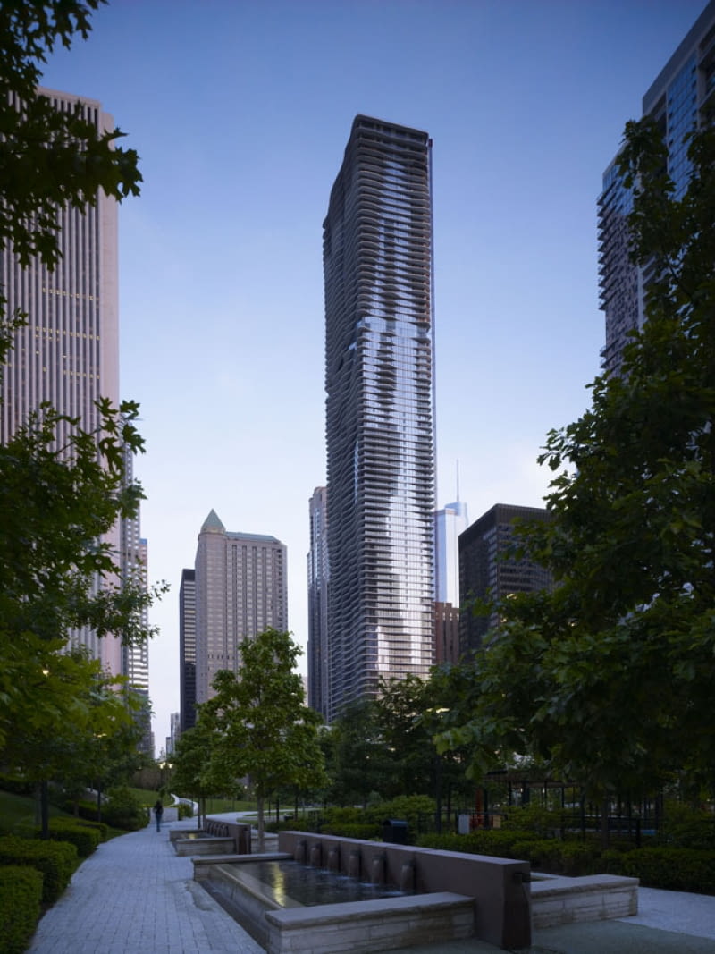 Wieżowiec Aqua Tower w Chicago zaprojektowany przez Studio Gang Architects. studio gang architects, chicago, wieżowce, wieżowiec, usa, jeanne gang, aqua tower