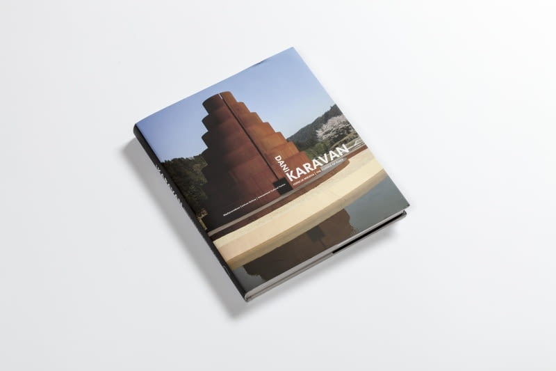 Album Dani Karavan. Esencja miejsca Album Dani Karavan. Esencja miejsca