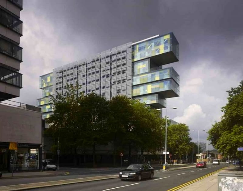 Manchester Civil Justice Centre to jeden z największych i najnowocześniejszych kompleksów sądowniczych w całej Wielkiej Brytanii, zaprojektowała go pracownia Denton Corker Marshall wielka brytania, manchester, publiczne, sąd, wieżowiec, anglia