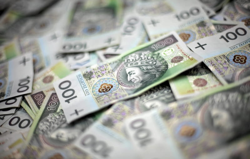 Pieniądze 21.01.2011 WARSZAWA , BANKNOTY STUZLOTOWE . FOT. FRANCISZEK MAZUR / AGENCJA GAZETA