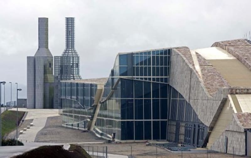 Miasto Kultury Galicji w hiszpańskim Santiago de Compostela według projektu słynnego dekonstruktywisty Petera Eisenmana Miasto Kultury Galicji w hiszpańskim Santiago de Compostela według projektu słynnego dekonstruktywisty Petera Eisenmana
