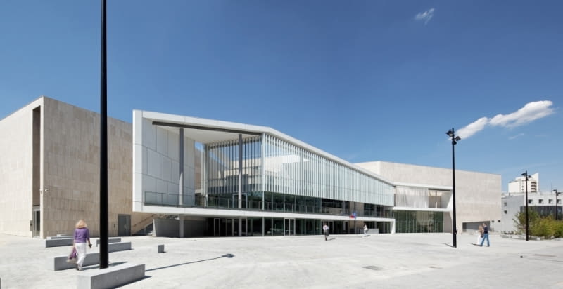 Kompleks Cité des loisirs w Courbevoie we Francji Kompleks Cité des loisirs w Courbevoie we Francji