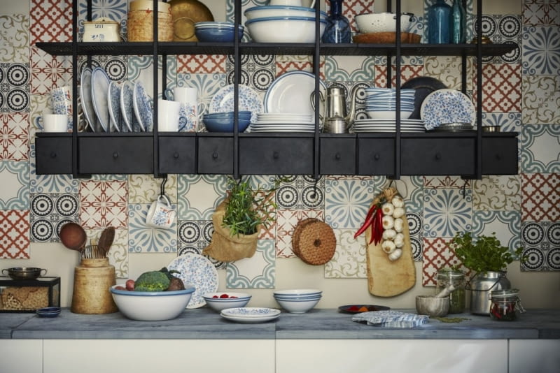 IKEA: serwetki Finsttilt, 30 szt., 33 x S33 cm, niebieski/kwiaty, 5,99 zł Jesienne nowości do kuchni od sieci IKEA