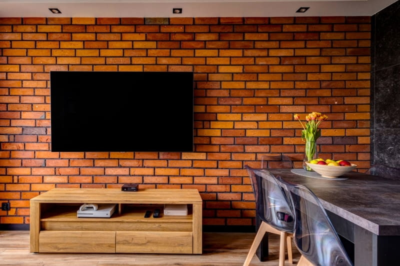 Jak stworzyć efekt ściany z cegły bez dużego remontu?