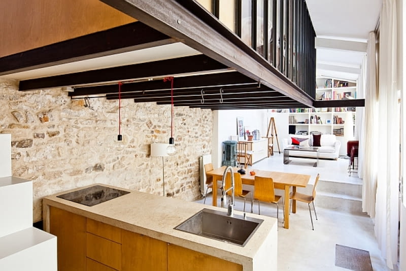 Mieszkanie w Paryżu - 50 m2; proj. NZI Architects (Gianluca Gaudenzi i Sandra de Giorgio) małe mieszkanie, mieszkanie, nowoczesne mieszkanie, mieszkanie z antersolą, aranżacje