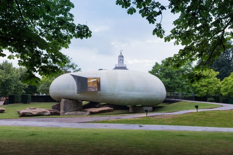 W 2014 roku w Londynie podziwiać mozemy pawilon Serpentine Gallery autorstwa Smiljana Radica W 2014 roku w Londynie podziwiać mozemy pawilon Serpentine Gallery autorstwa Smiljana Radica