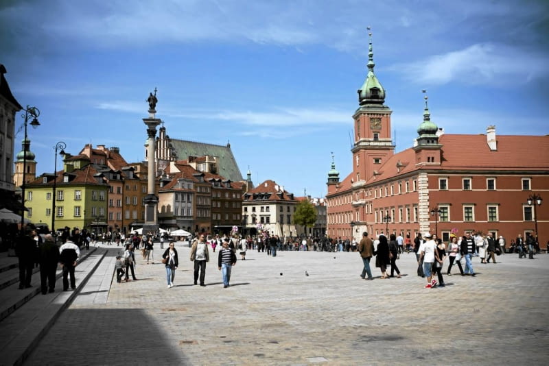 Warszawska Starówka - Kolumna Zygmunta 08.05.2011 WARSZAWA , PLAC ZAMKOWY , ZAMEK KROLEWSKI , KOLUMNA ZYGMUNTA , STAROWKA . FOT. FRANCISZEK MAZUR / AGENCJA GAZETA SLOWA KLUCZOWE: ZABYTKI ATRCHITEKTURA TURYSTYKA STOLICA STARE MIASTO