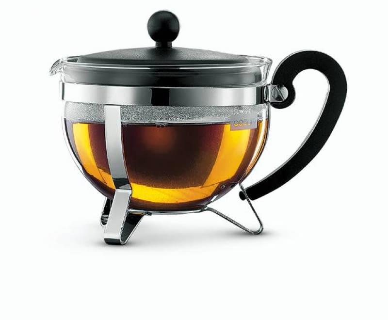 <B>KUCHNIA. Wydobędą z liści herbacianych cały smak i zapach. Ucieszą przy tym nie tylko podniebienie, ale i oko.</B> <BR>czerwonamaszyna.pl, szkło, stal i tworzywo sztuczne, poj. 1,5 l, 106 zł