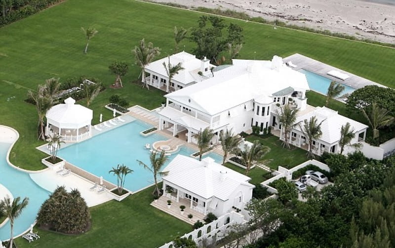 Bajkowe królestwo gwiazdy muzycznej Celine Dion znajduje sie na Jupiter Island na Florydzie. Posiadłość kosztowała 20 milionów dolarów. makabryła, willa, nietypowe, usa