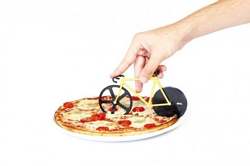 Fixie Pizza Cutter - nóż do pizzy w kształcie roweru; proj. DOIY Design nóż do pizzy, gadżet kuchenny, zabawny gadżet do kuchni, nóż do krojenia pizzy