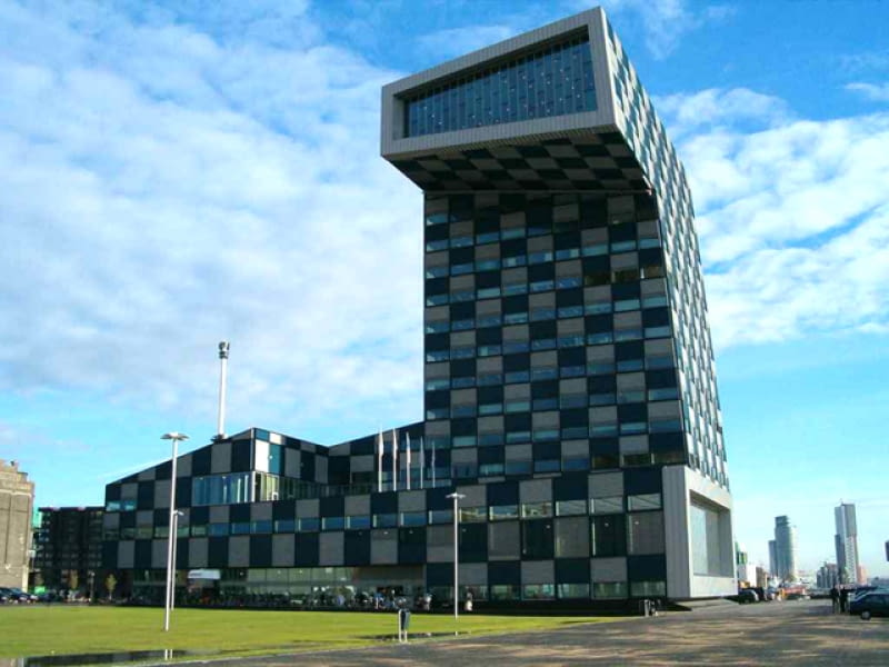 The Shipping and Transport College w Rotterdamie projekt, rotterdam, wieża, modernizacja, kontener, holandia, neutelings riedijk architects, architektura kontenerowa, szkoła, port, budynek
