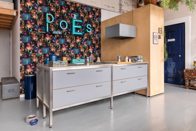 Klimatyczne mieszkanie z kolorowymi akcentami