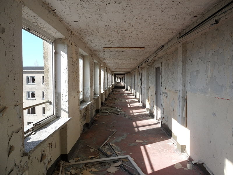 Prora nad Bałtykiem, nazistowski ośrodek wczasowy na 20 tys. miejsc. Dziś powstaje tu hostel - Jugendherberge Prora Prora nad Bałtykiem, nazistowski ośrodek wczasowy na 20 tys. miejsc. Dziś powstaje tu hostel - Jugendherberge Prora