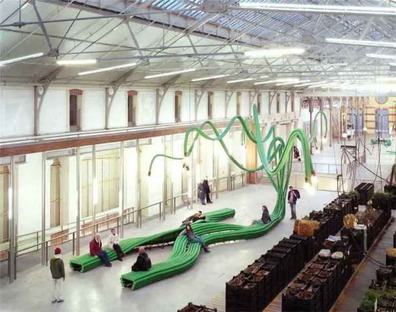 Wielofunkcyjny mebel z serii OS00 w Le Centrquatre w Paryżu autorstwa Sebastiena Wierincka, 2009 belgia, centrum handlowe, galeria, lofty, design, mała bryła