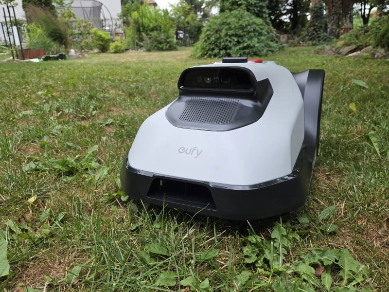 Eufy C15 — robot koszący bez pętli i bez stresu Eufy C15 — robot koszący bez pętli i bez stresu