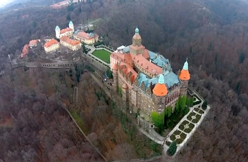 Zamek Książ po pożarze widziany z drona Zamek Książ po pożarze widziany z drona