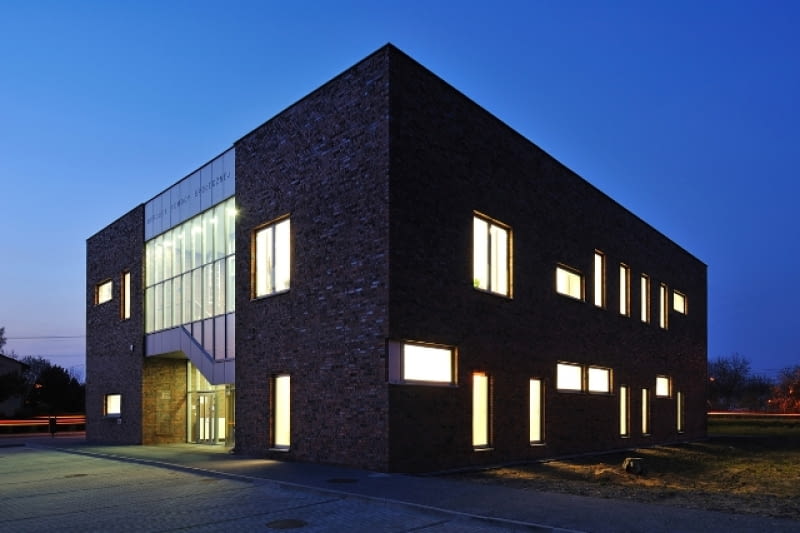 Ośrodek Zdrowia i Ośrodek Pomocy Społecznej w Gierałtowicach autorstwa pracowni OVO Grąbczewscy Architekci Ośrodek Zdrowia i Ośrodek Pomocy Społecznej w Gierałtowicach autorstwa pracowni OVO Grąbczewscy Architekci