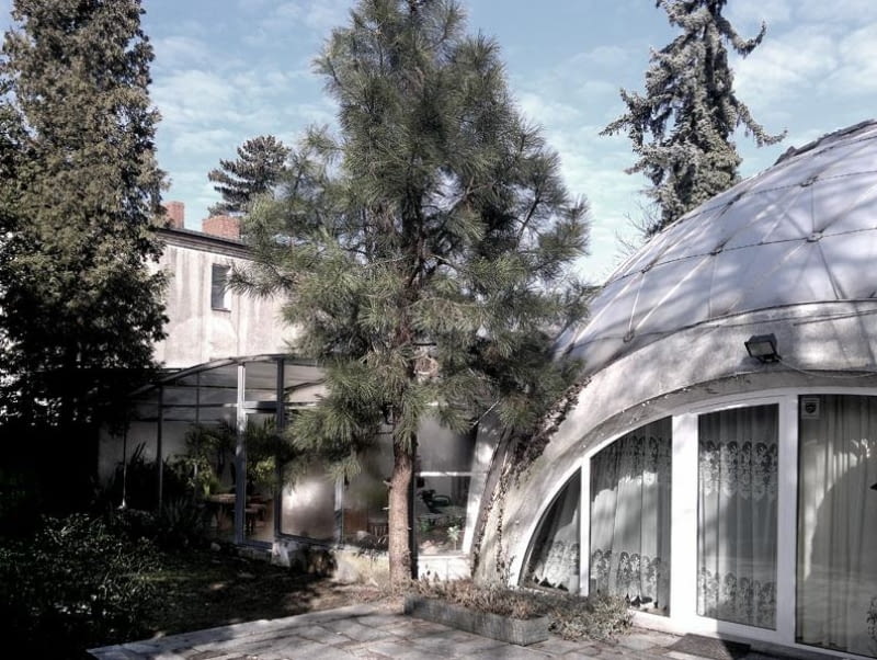 Dom Igloo we Wrocławiu, proj. Witold Lipiński - półkoliste okna o aluminiowych profilach były wykonywane na zamówienie Dom igloo we Wrocławiu, proj. Witold Lipiński