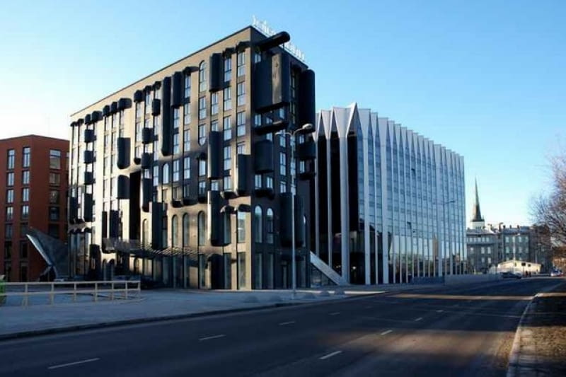 Nowy kwartał zabudowy mieszkalno-usługowej w centrum Tallina w dawnej dzielnicy przemysłowej Rotermann projektu estońskiej pracowni Kosmos kolor, mieszkaniówka, kosmos, estonia, fasada, tallin