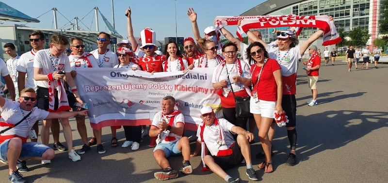 W czerwcu 2021 przedstawiciele branży budowlanej na zaproszenie firmy Fakro mieli okazję spotkać się w Petersburgu, by razem obejrzeć mecz Polska – Szwecja Fakro