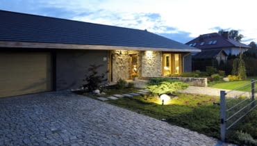 Podjazd wykonany z kamienia domy realizacje, dom zdjęcia, dom jednorodzinny, domy zdjęcia