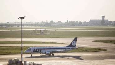 Samolot na Lotnisku Chopina 12.09.2016 Warszawa . Lotnisko Chopina . Fot. Adam Stepien / Agencja Gazeta SLOWA KLUCZOWE: lotnisko chopina samolot lot panstwowe linie lotnicze pll lot