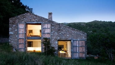 Za projekt odpowiada studio Ábaton Architects. dom w górach, dom w stodole, dom w Hiszpanii