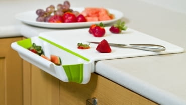 Deska do krojenia ze śmietniczkiem Deska do krojenia ze śmietniczkiem