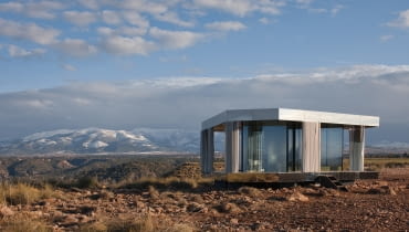 La Casa Del Desierto (pol. Dom na Pustyni) w Gorafe (Hiszpania). Proj. OFIS Architects, Guardian Glass, Akt II oraz Transsolar.