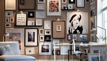 Czego tu nie ma?! Plakaty, zdjęcia, obrazy... Skomponowanie różnych form i kształtów na jednej przestrzeni to nie lada wyzwanie. Tu się udało! Czego tu nie ma?! Plakaty, zdjęcia, obrazy... Skomponowanie różnych form i kształtów na jednej przestrzeni to nie lada wyzwanie. Tu się udało!