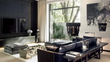 Wyrafinowane formy i wysublimowana kolorystyka. Pełna niuansów paleta przełamanych barw to znak szczególny prac projektantów z pracowni JIO. Wyrafinowane formy i wysublimowana kolorystyka. Pełna niuansów paleta przełamanych barw to znak szczególny prac projektantów z pracowni JIO.