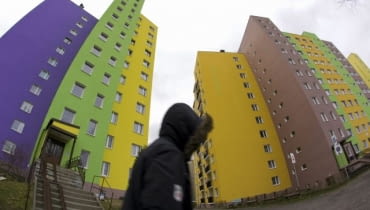 24.11.2010 , BIELSKO - BIALA . KOLOROWE BLOKI MIESZKALNE PRZY ULICY ZARUSKIEGO NA OSIEDLU KARPACKIM . FOT. TOMASZ FRITZ / AGENCJA GAZETA 24.11.2010 , BIELSKO - BIALA , KOLOROWE BLOKI MIESZKALNE PRZY ULICY ZARUSKIEGO NA OSIEDLU KARPACKIM . FOT. TOMASZ FRITZ / AGENCJA GAZETA