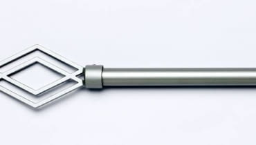 Karnisz jest dla aranżacji okna równie ważny jak tkanina. Zawsze występuje w parze z nadającą mu styl ozdobną końcówką. Ot, taki zgrany duet! <BR />DEKORACJE - ŁADNE OKNA. <BR />Karnisz z końcówką, metal, 44,98 zł, Praktiker