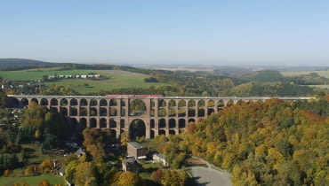 Göltzschtalbrücke - największy ceglany most na świecie. Göltzschtalbrücke - największy ceglany most na świecie.