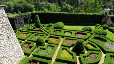 Kwaterowe ogrody renesansowe zrekonstruowane według projektu prof. Gerarda Ciołka w latach 50-tych XXw. Kwaterowe ogrody renesansowe zrekonstruowane według projektu prof. Gerarda Ciołka w latach 50-tych XXw.