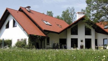 Prawidłowo wykonana wyprawa tynkarska powinna przetrwać przez wiele lat, zwłaszcza, jeśli na bieżąco będzie się ją konserwować