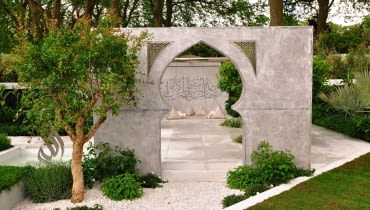 Przykład współczesnego ogrodu stylizowanego na arabski - 'Piękno Islamu', dzieło projektantki z Dubaju, prezentowane na Chelsea Flower Show. Przykład współczesnego ogrodu stylizowanego na arabski - 'Piękno Islamu', dzieło projektantki z Dubaju, prezentowane na Chelsea Flower Show.